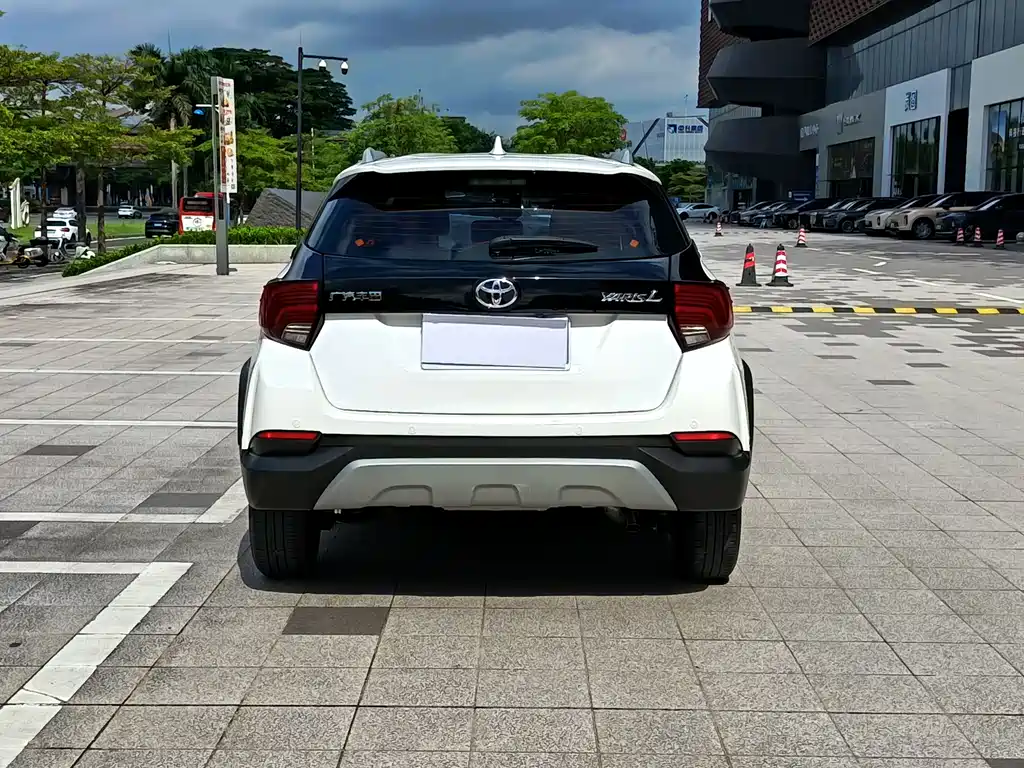 Toyota Yaris L 2022