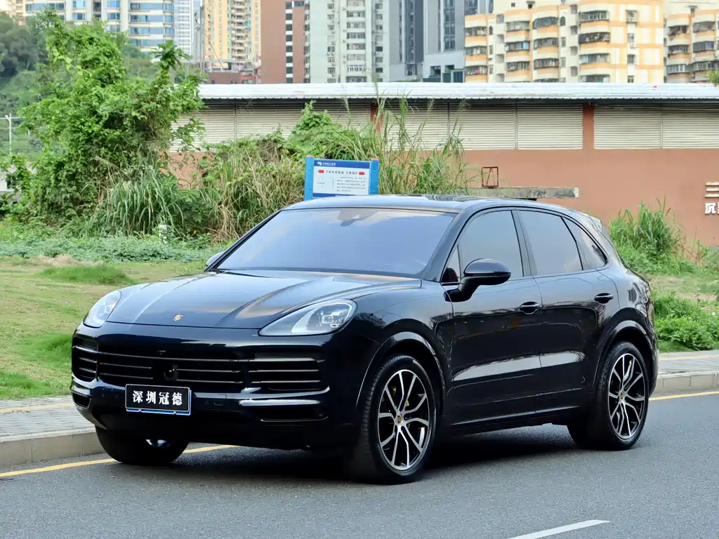 Porsche Cayenne 2022 — фото 1