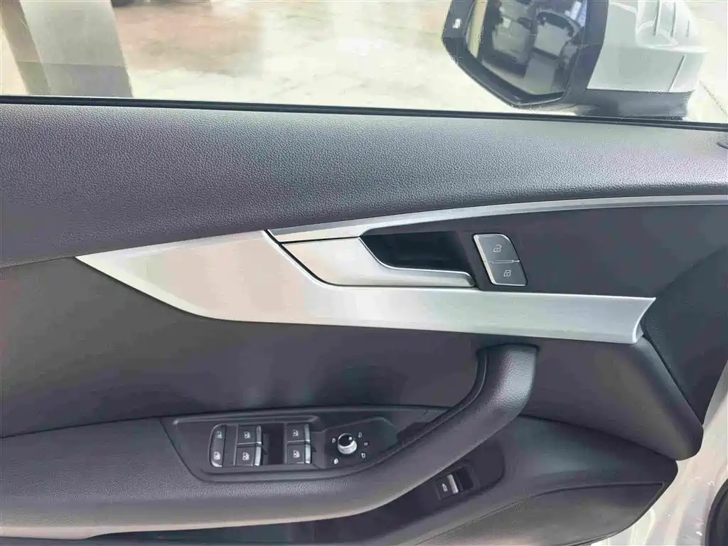 Audi A4L 2025 — фото 16