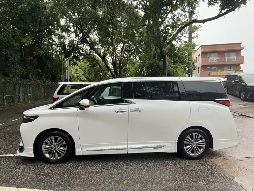 Toyota Alphard 2025 — фото 4