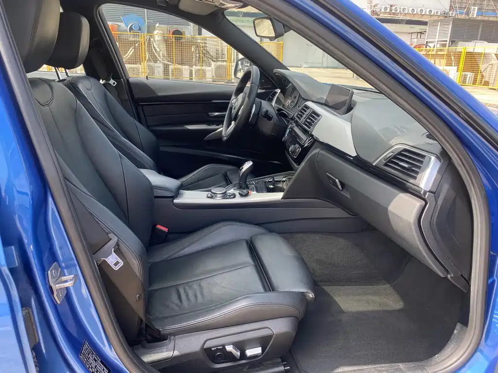 BMW 3 Series 2017 — фото 13
