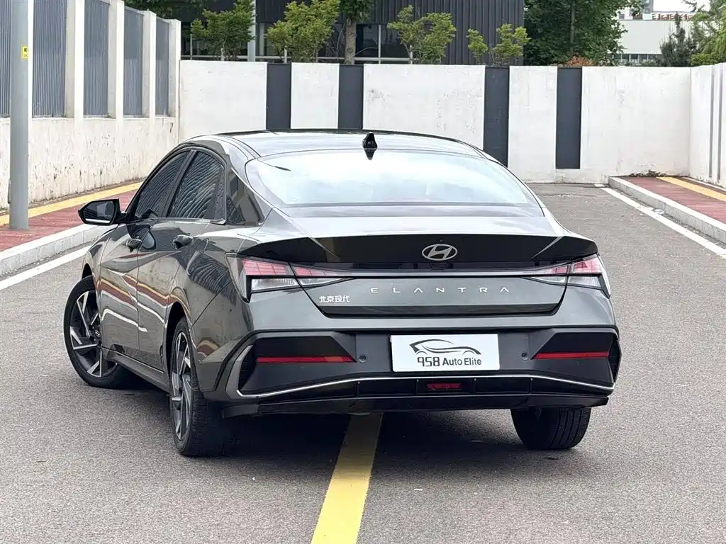 Hyundai Elantra 2023 — фото 9