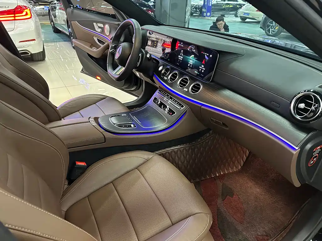 Mercedes-Benz E-Class 2023 — фото 11