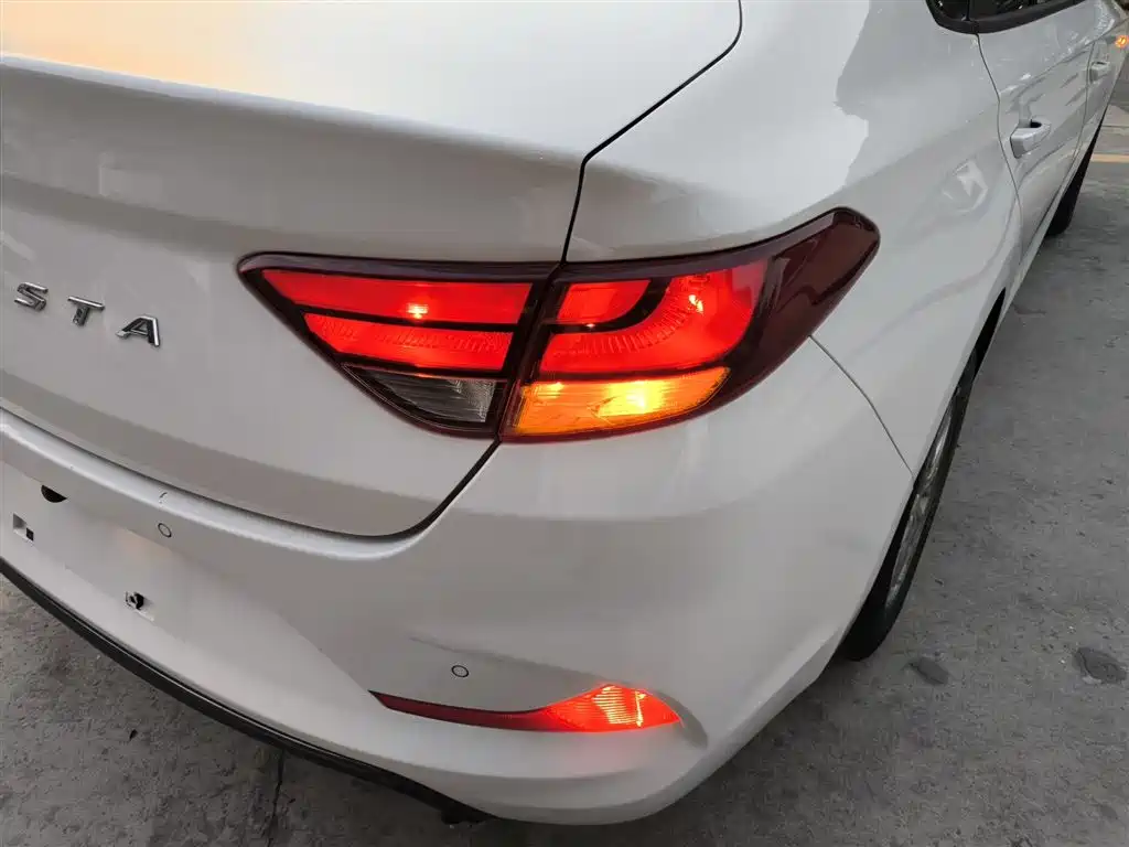 Hyundai Elantra 2019 — фото 24