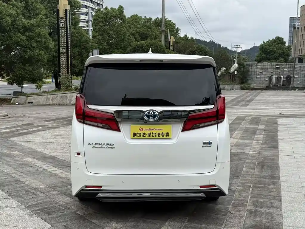 Toyota Alphard 2023 — фото 5