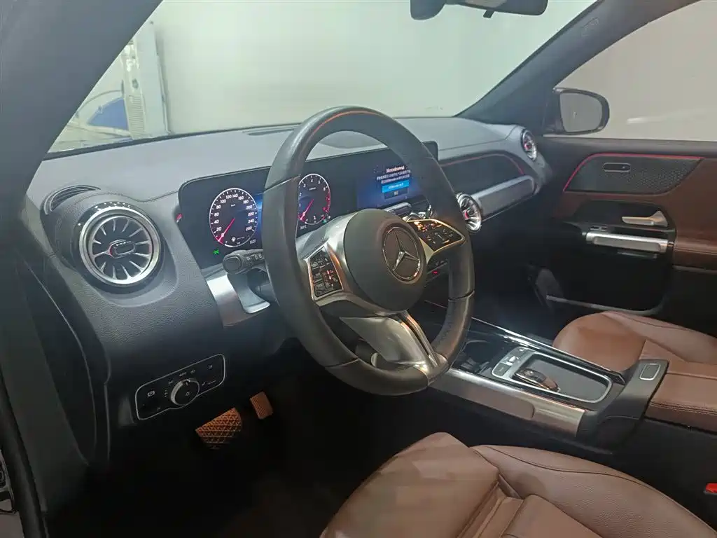Mercedes-Benz GLB 2024