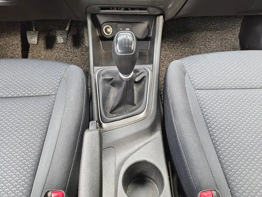 Hyundai Verna 2017 — фото 16
