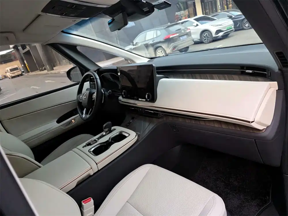 Lexus LM 2025 — фото 11