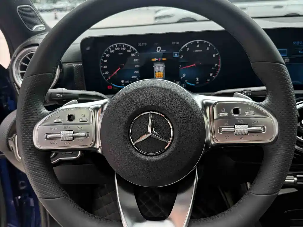 Mercedes-Benz A-Class 2022 — фото 8