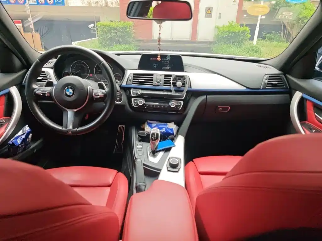 BMW 3 Series 2019 — фото 13