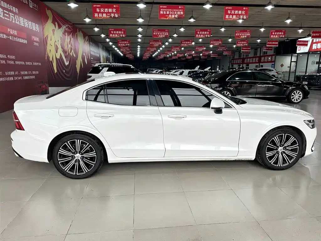 Volvo S60 2020 — фото 15