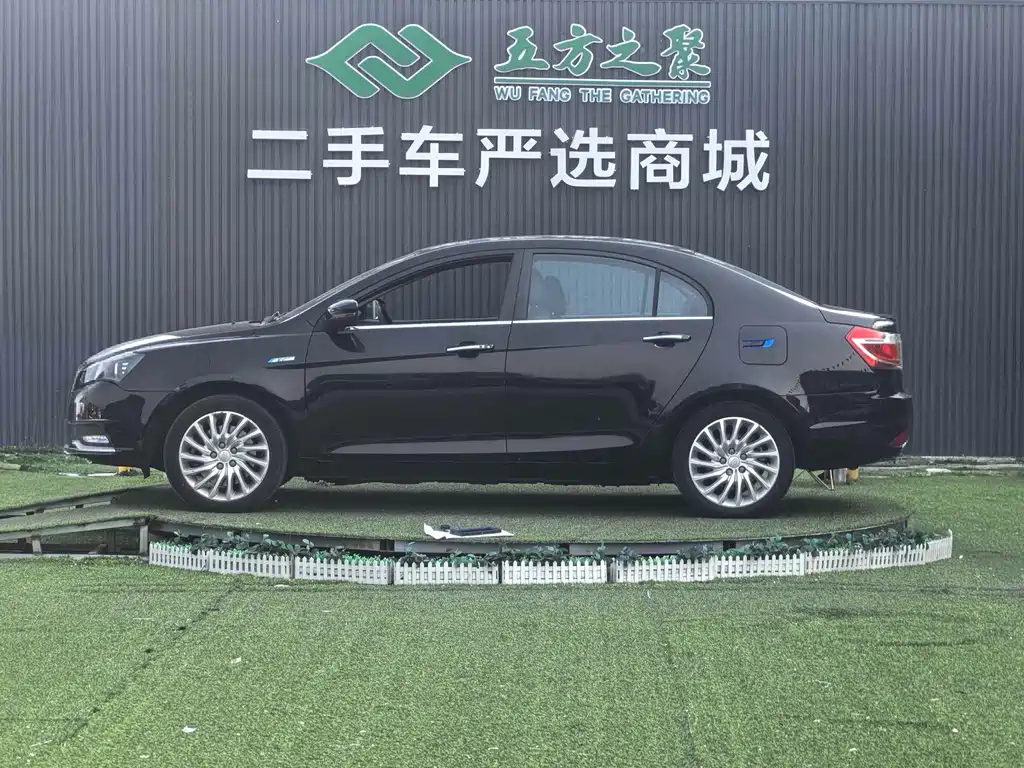 Geely Emgrand New Energy 2016 — фото 20