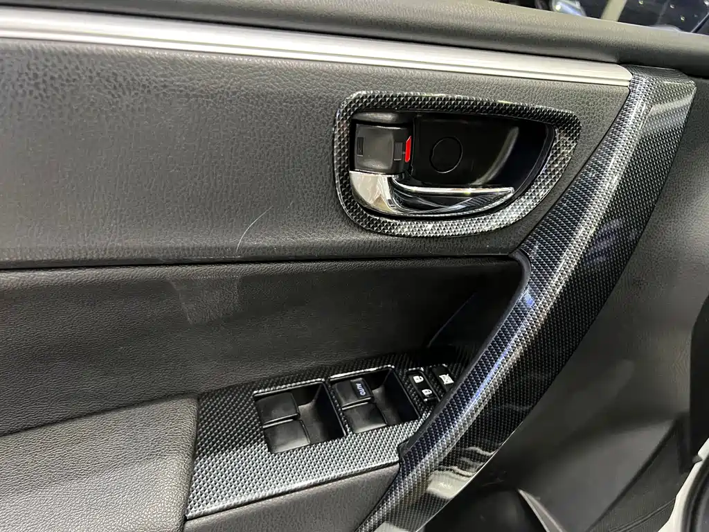 Toyota Corolla 2017 — фото 16