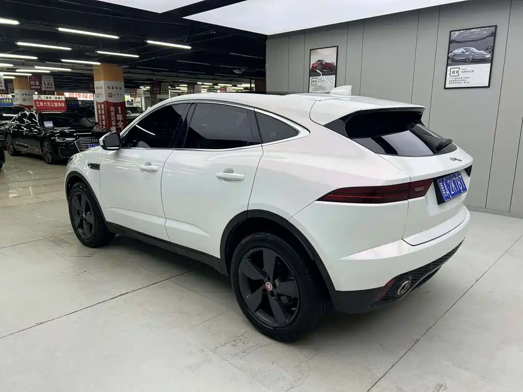 Jaguar E-PACE 2019 — фото 9