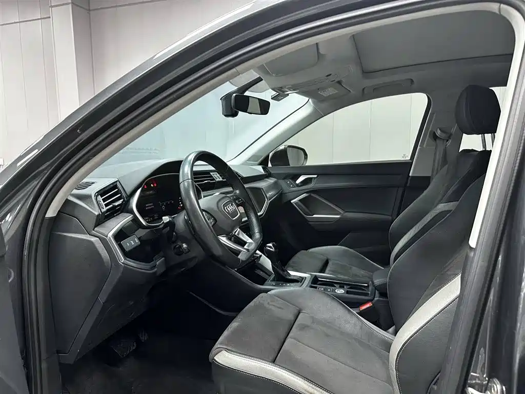 Audi Q3 2023 — фото 10