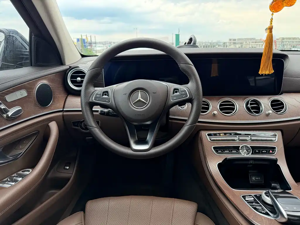 Mercedes-Benz E-Class 2018 — фото 13