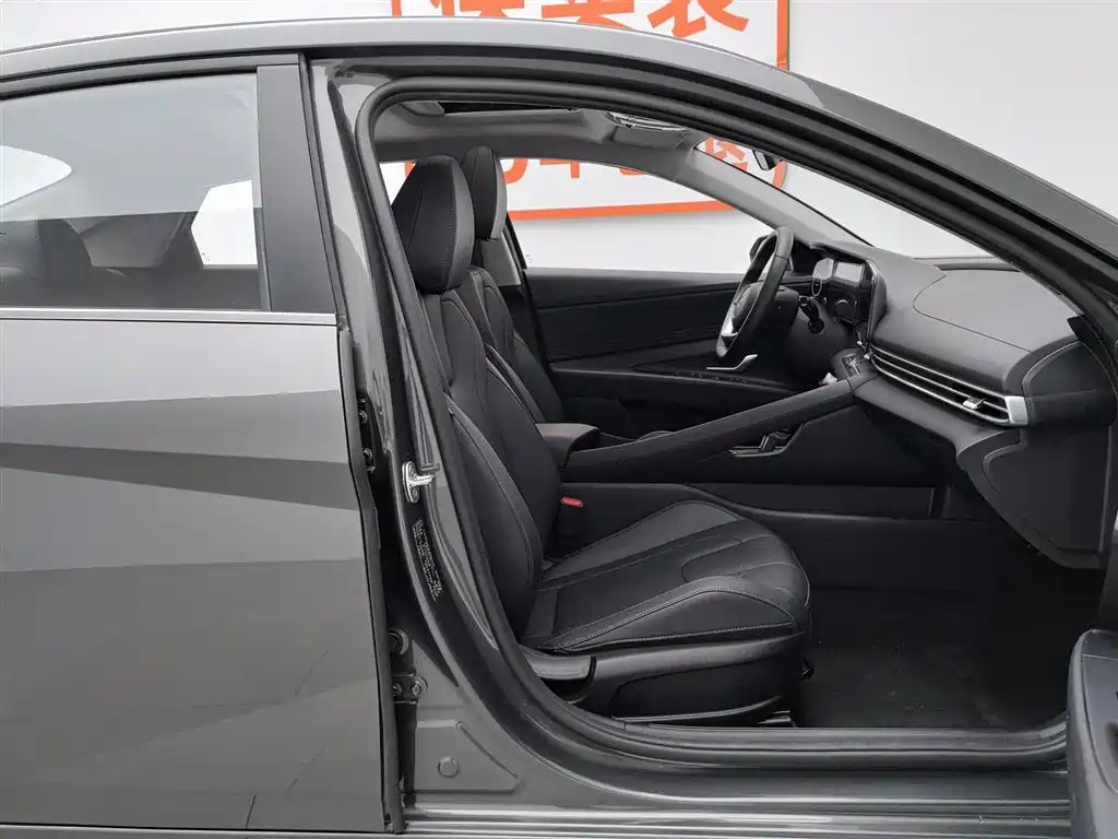 Hyundai Elantra 2025 — фото 23