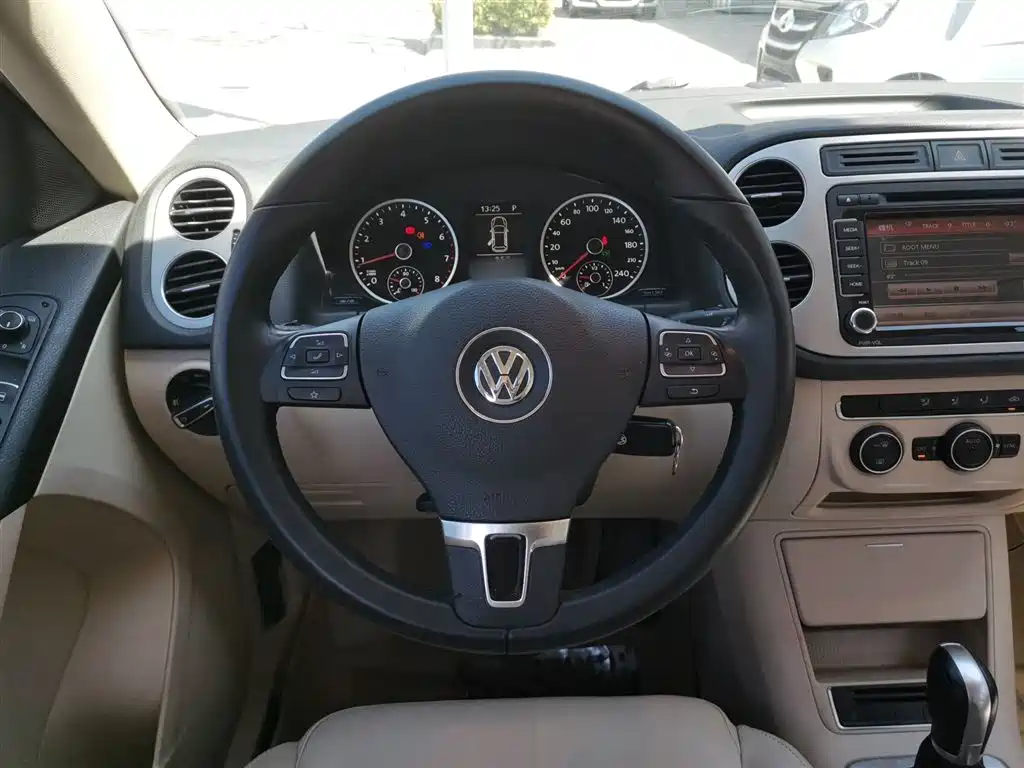 Volkswagen Tiguan 2015 — фото 11
