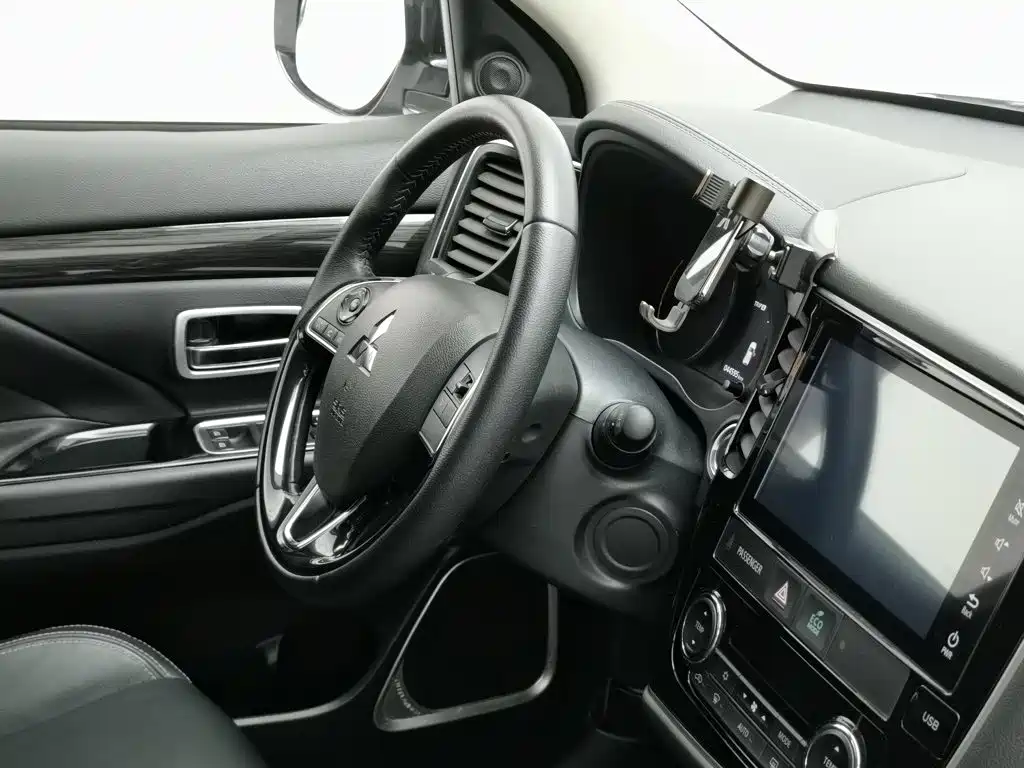 Mitsubishi Outlander 2021 — фото 22