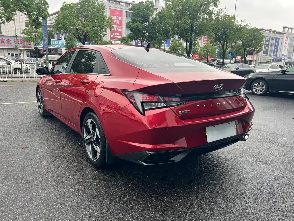 Hyundai Elantra 2023 — фото 12