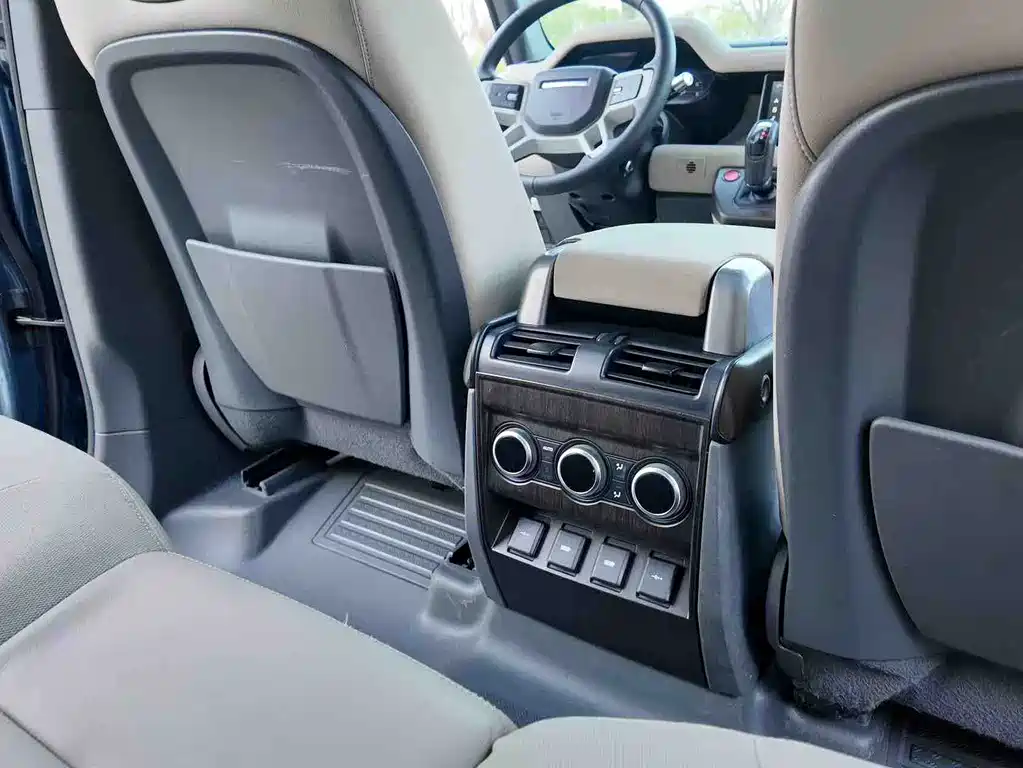 Land Rover Defender 2021 — фото 10