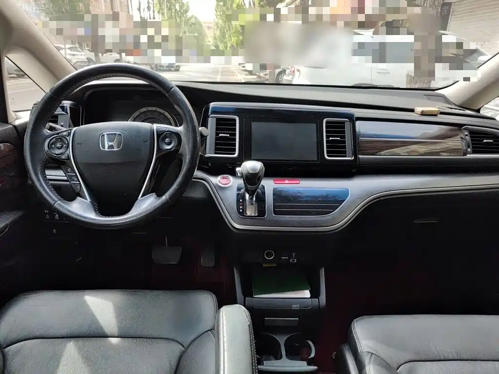 Honda Elysion 2018 — фото 13