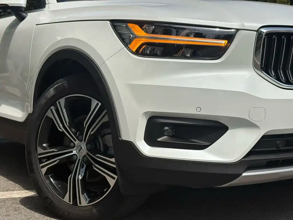 Volvo XC40 2022 — фото 4