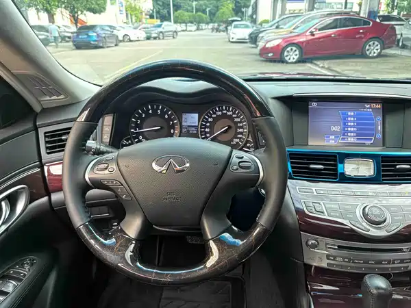 Infiniti Q70 2018