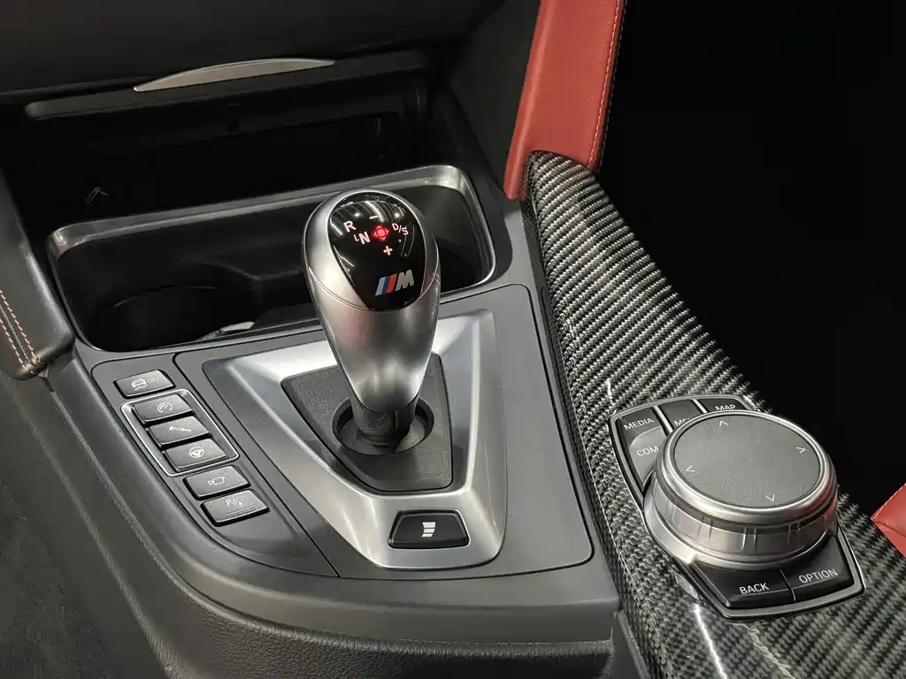 BMW M4 2018 — фото 12
