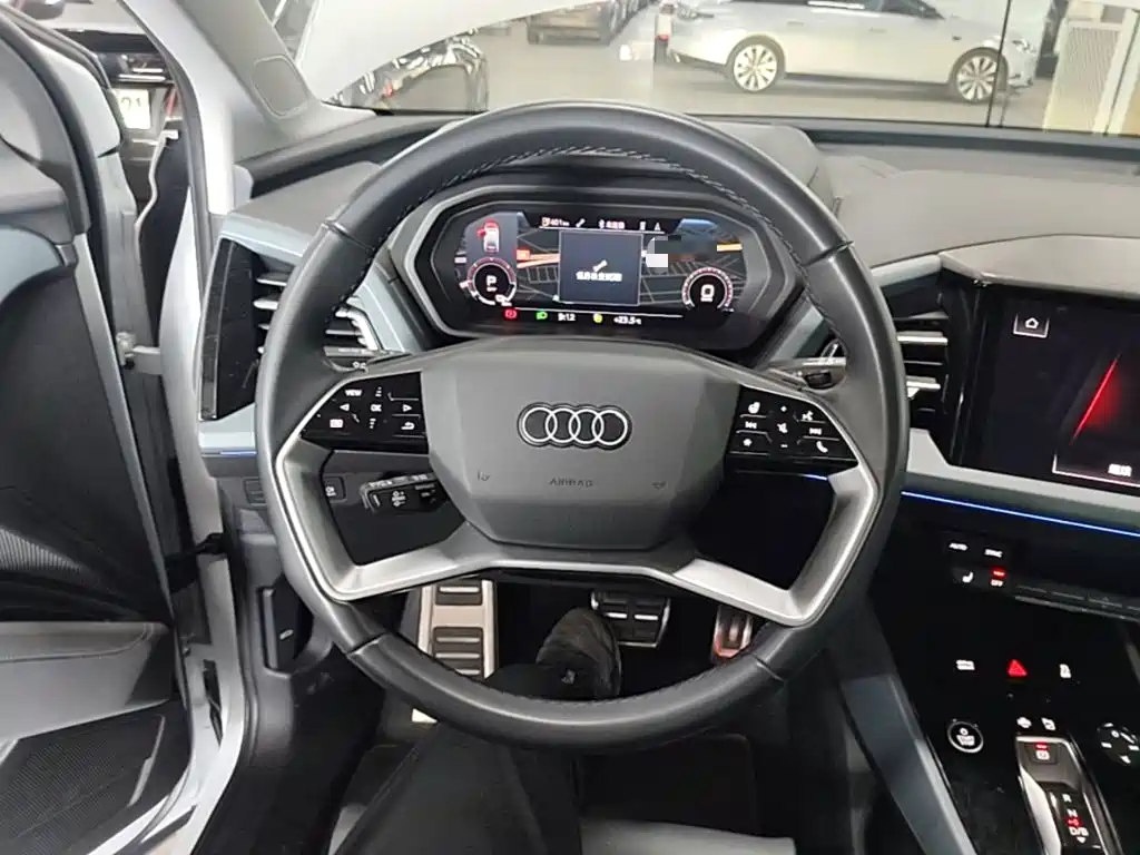 Audi Q5 e-tron 2025 — фото 11