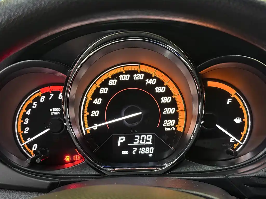 Toyota Yaris L 2022 — фото 13