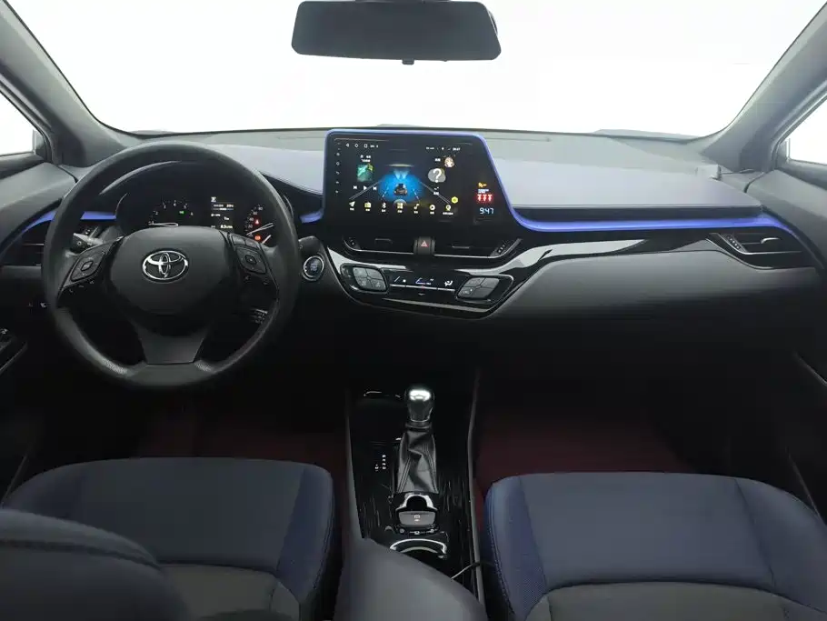 Toyota C-HR 2019 — фото 12