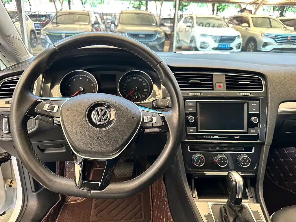 Volkswagen Golf 2018 — фото 13