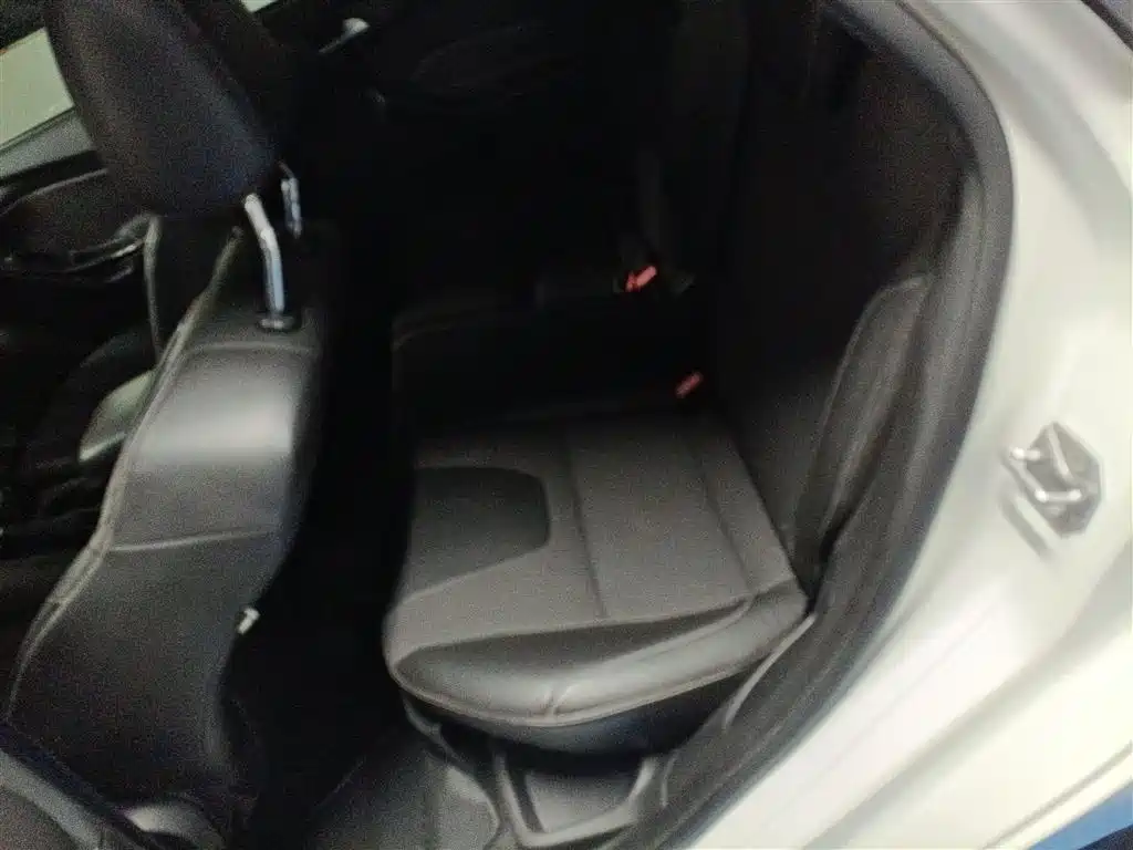 Ford Focus 2014 — фото 13