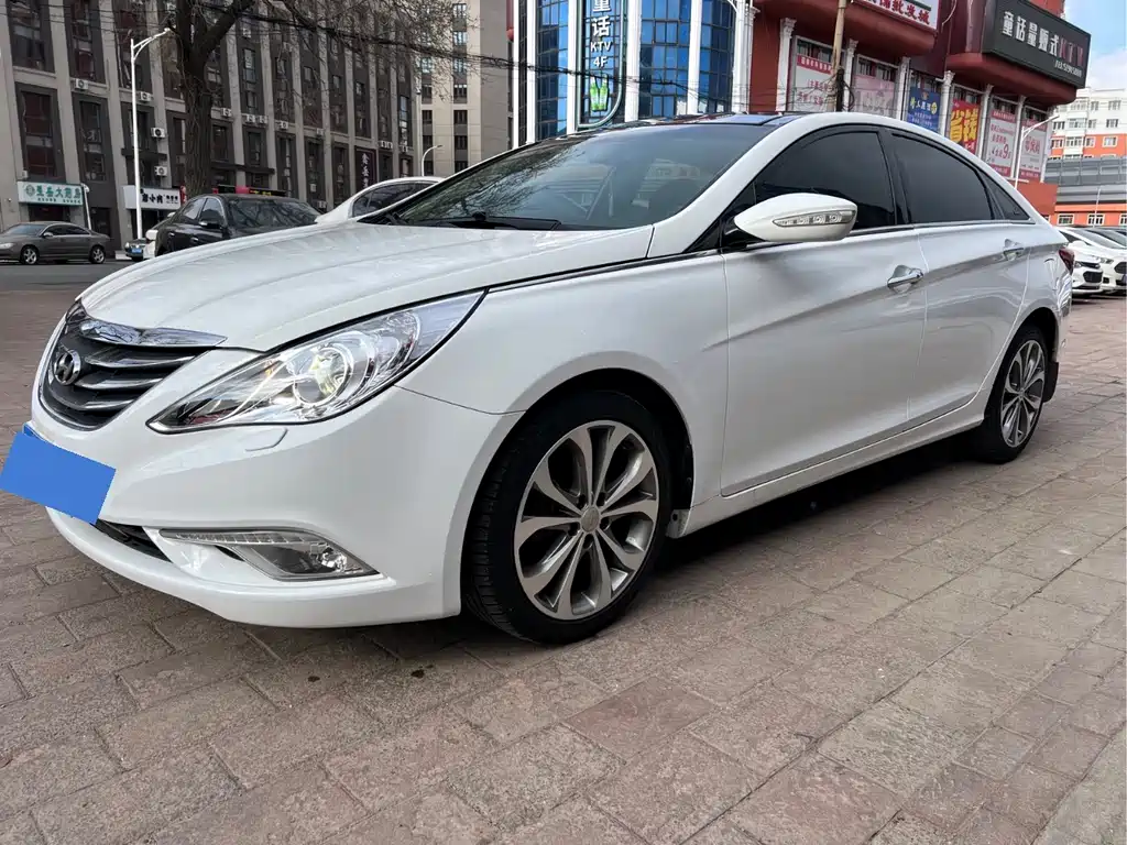 Hyundai Sonata 2013 — фото 1