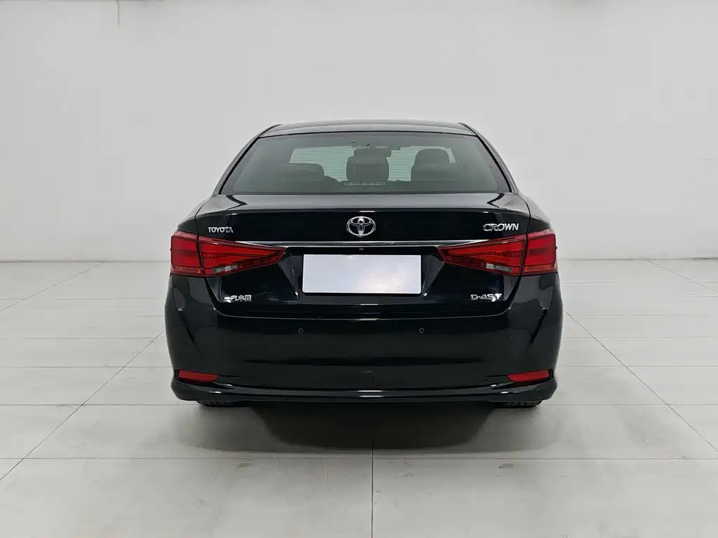 Toyota Crown 2016
