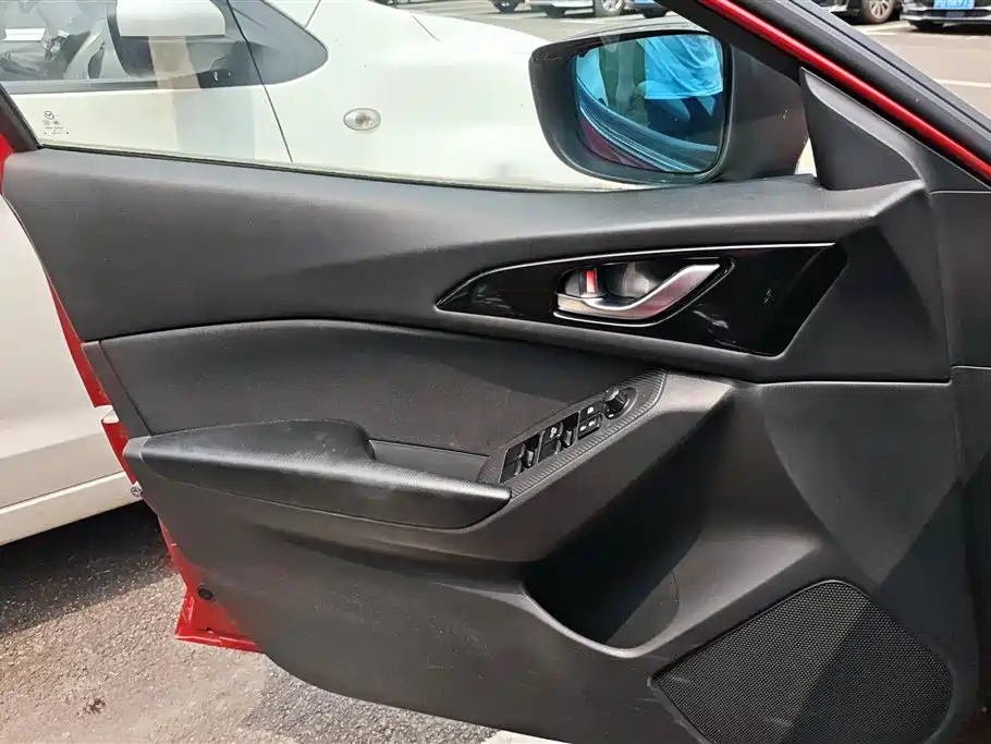 Mazda 3 Axela 2016