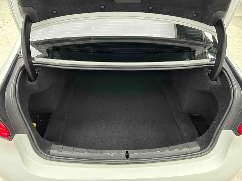 BMW 3 Series 2023 — фото 17