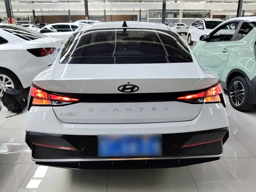 Hyundai Elantra 2024