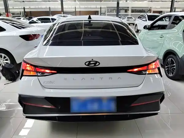 Hyundai Elantra 2024