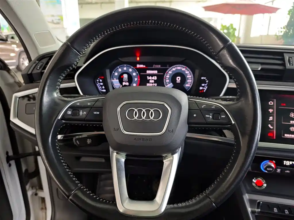 Audi Q3 2019 — фото 13