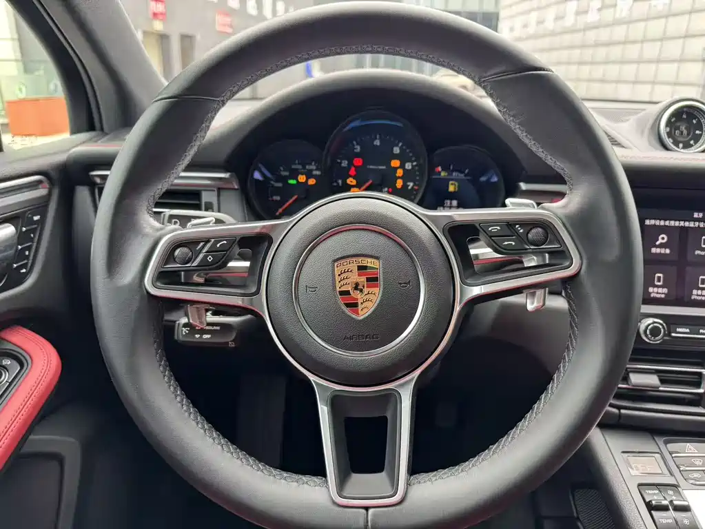 Porsche Macan 2019 — фото 11