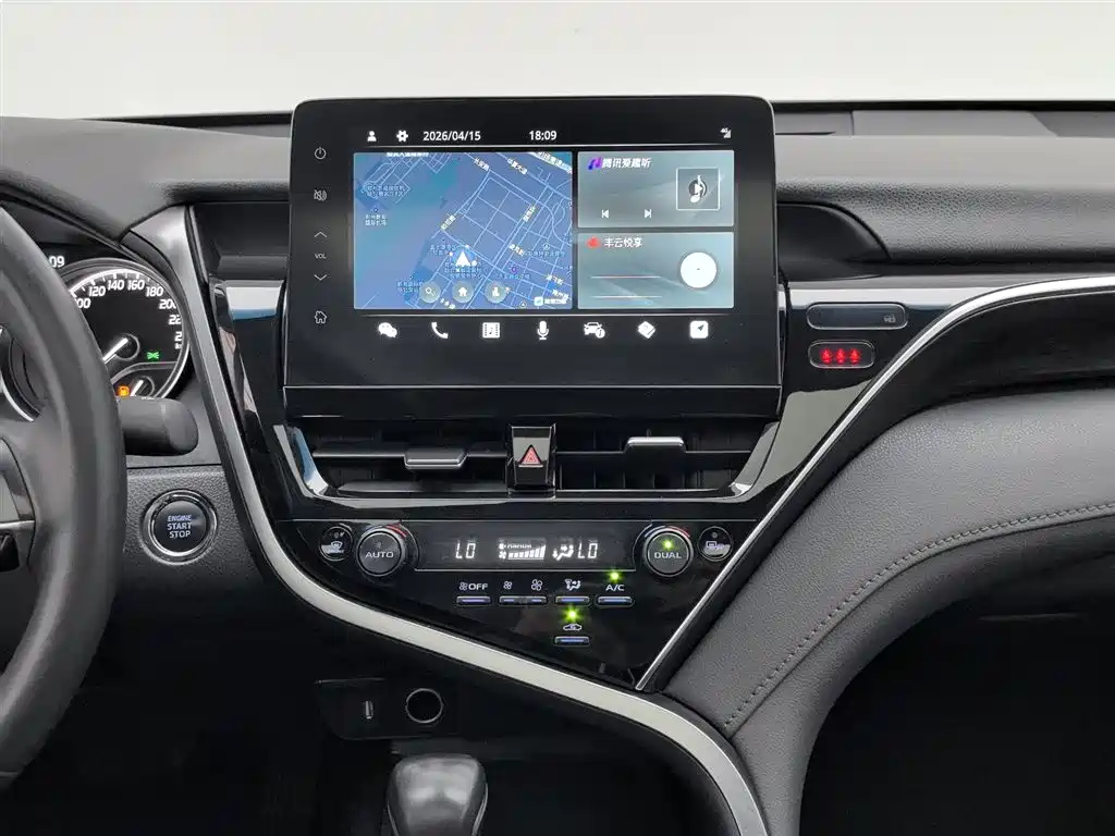 Toyota Camry 2023 — фото 12
