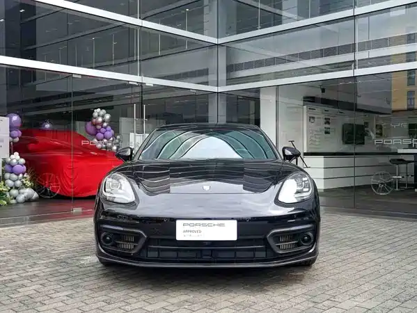 Porsche Panamera 2021