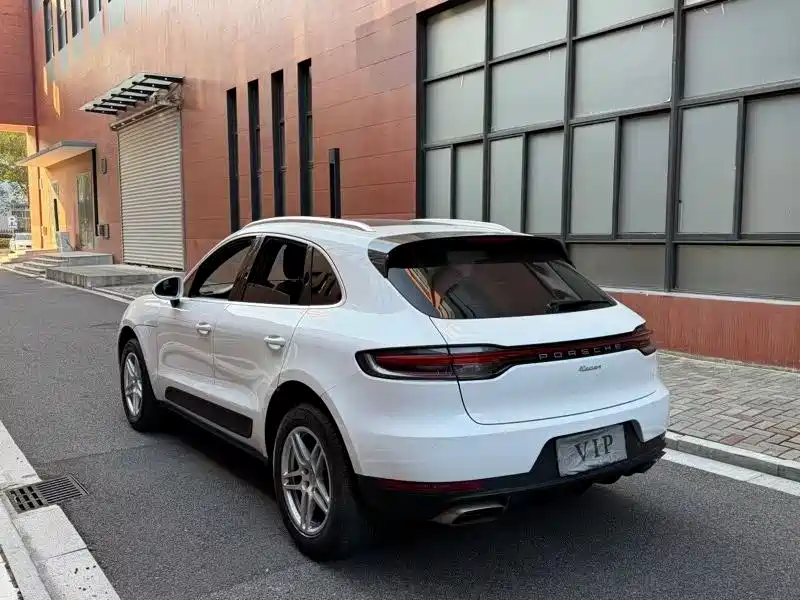 Porsche Macan 2019 — фото 18