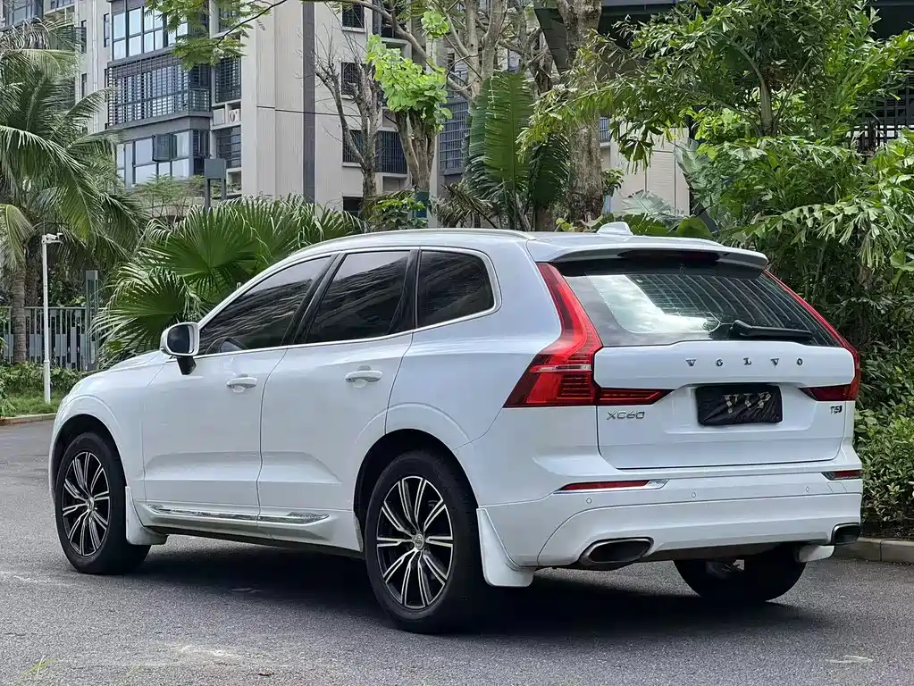 Volvo XC60 2018 — фото 16