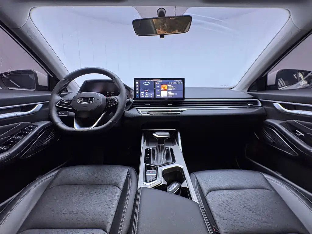 Geely Emgrand 2024
