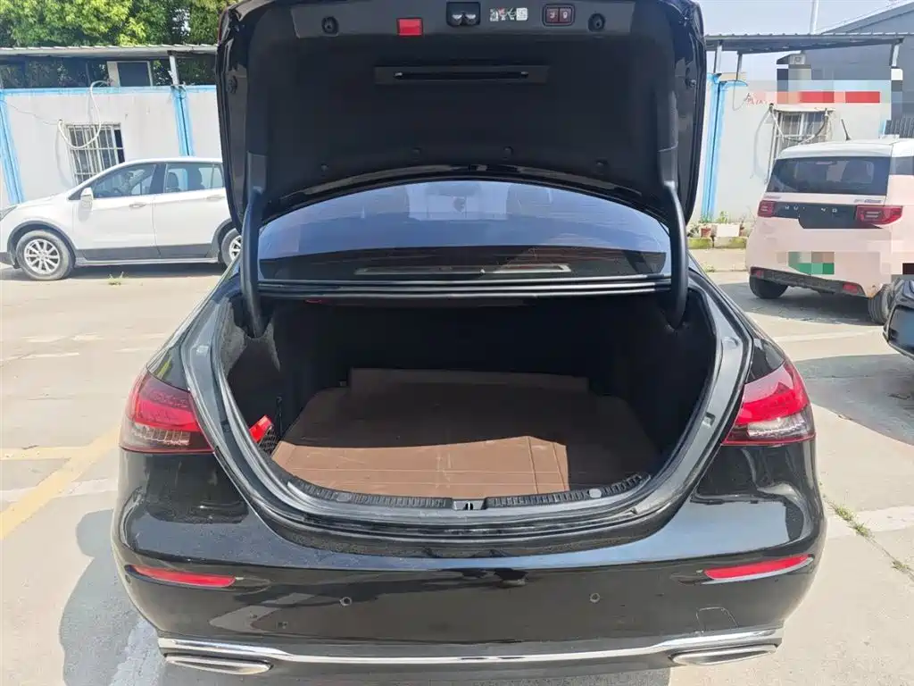 Mercedes-Benz E-Class 2023 — фото 10
