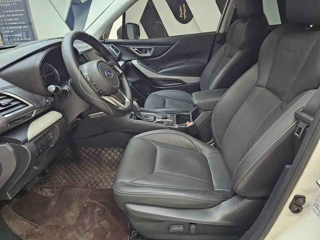 Subaru Forester 2024 — фото 12