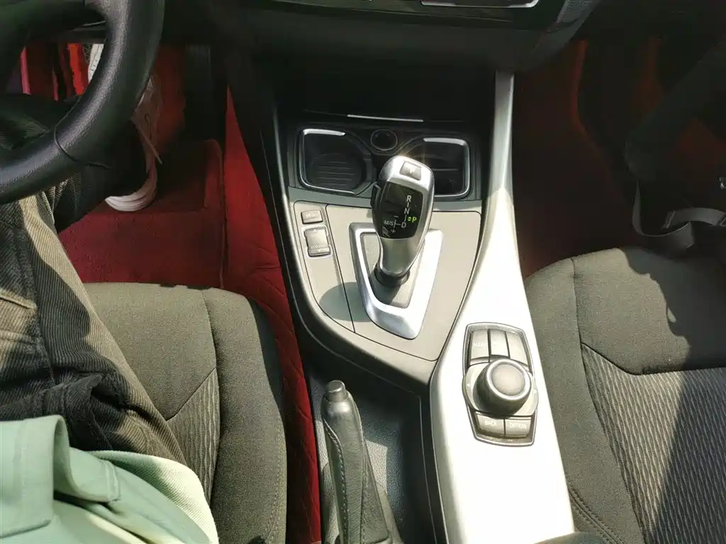 BMW 1 Series 2015 — фото 10